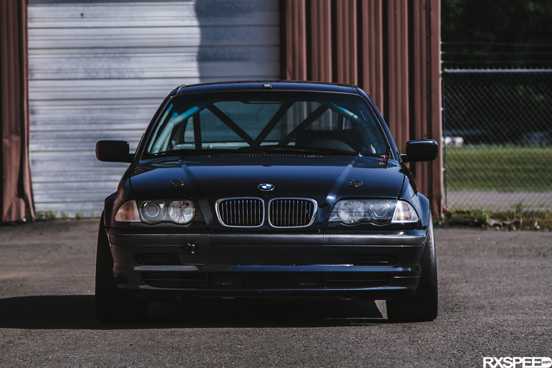 Illustration for article titled This 2000 BMW 328i Is the SCCA Racecar Of Your Dreams